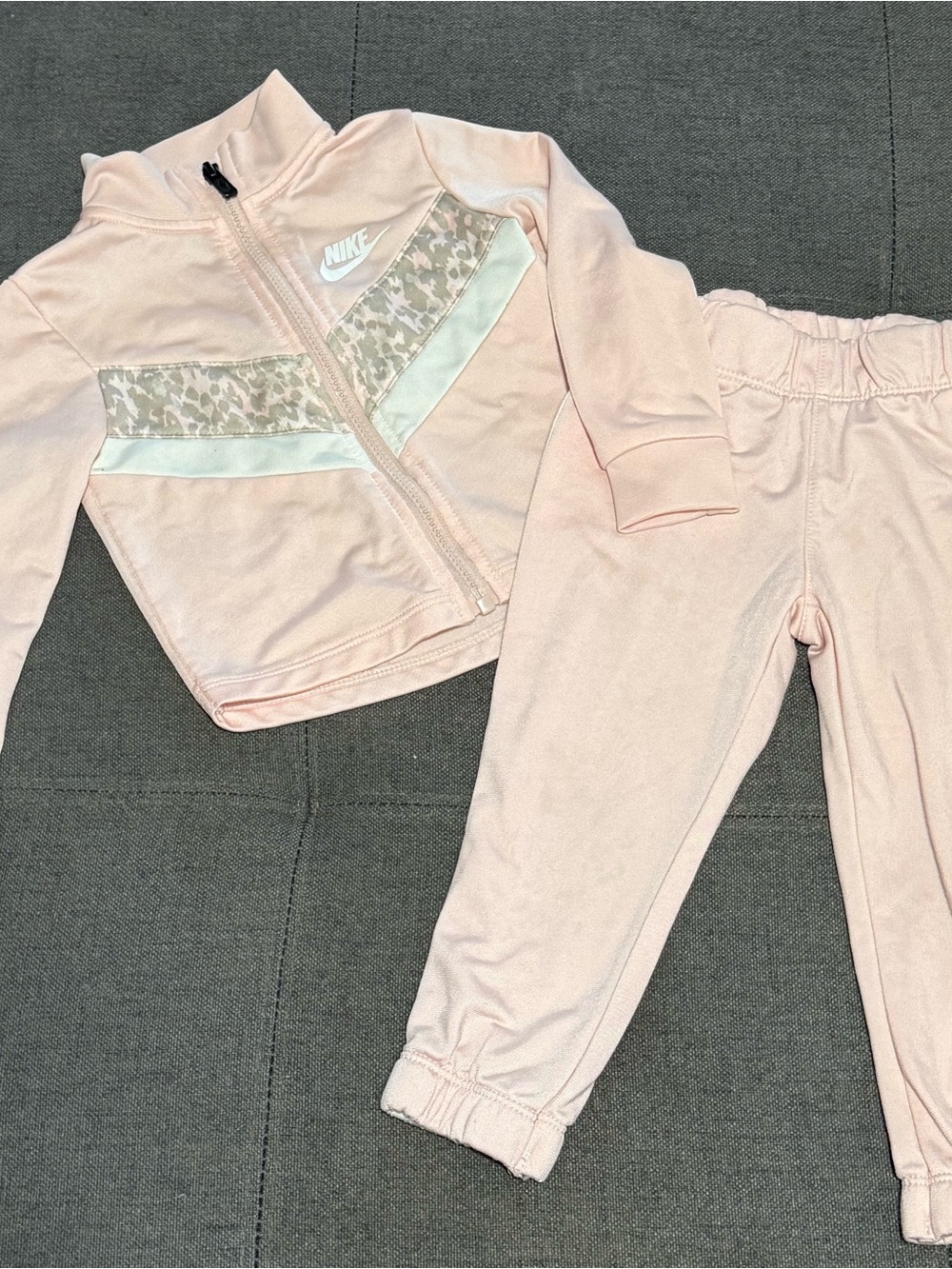 Nike Light Pink Girls' Zip-Up Jacket with Camouflage Accent